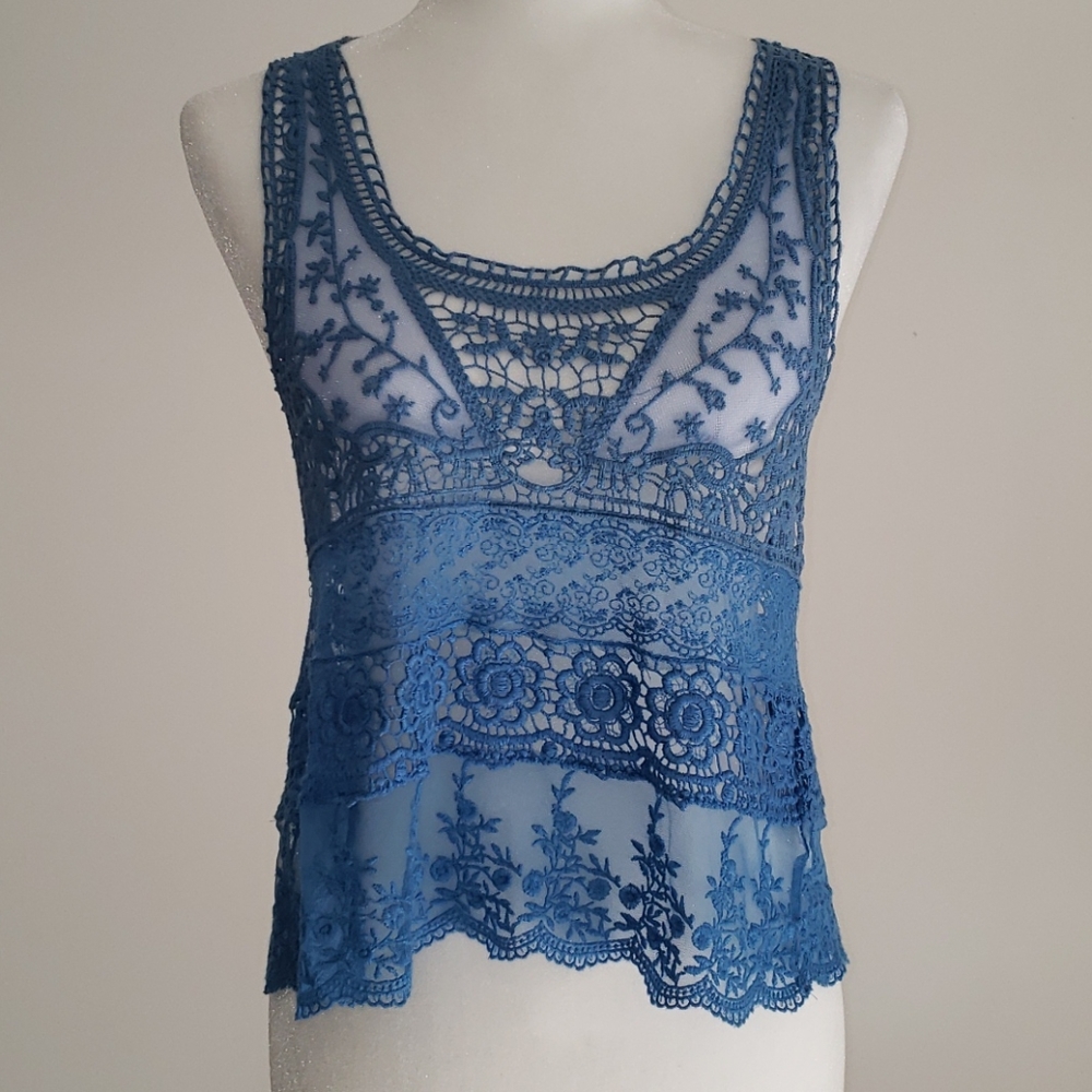 💋 SALE! Kimchi Blue/Urban Outfitter Lace Crop Top
